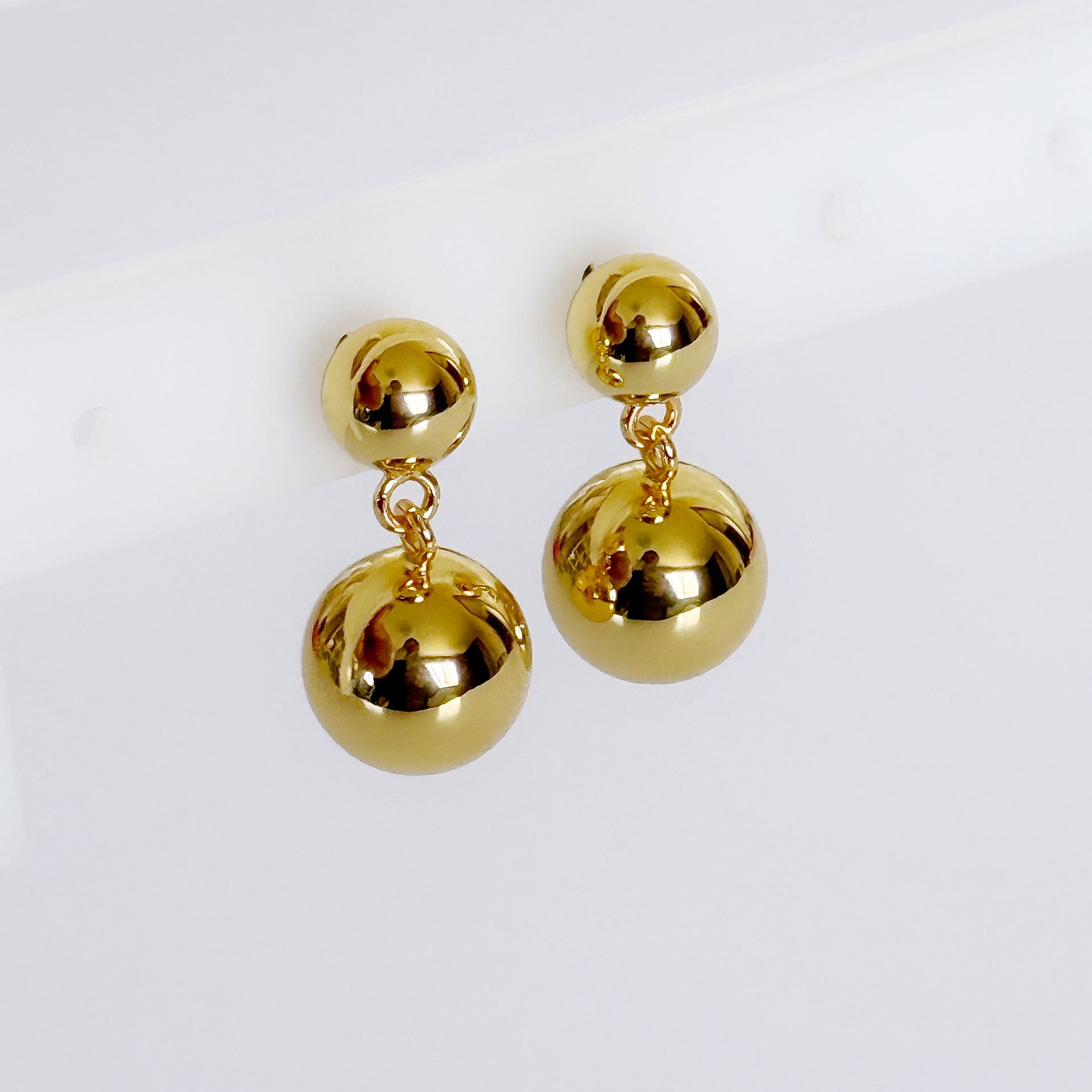 ARETES BALLS
