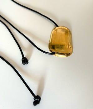 COLLAR PEBBLE DORADO