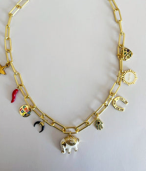 .COLLAR LUCKY CHARMS
