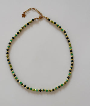 Collar green dots