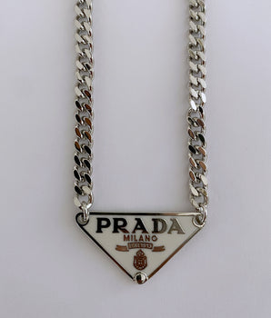 Collar Placa Prada P&B